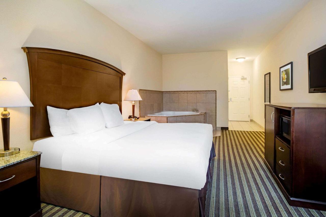 La Quinta By Wyndham Fowler Hotel Ngoại thất bức ảnh
